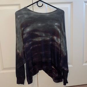 Open back size medium women’s long sleeve shirt.